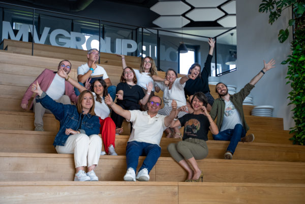 Tous les membres de l'équipe We Feel Good réunis dans l'amphithéâtre