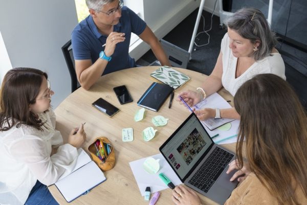 Collaborateurs WFG illustrant l'article Tendance RH et marque employeur 2025