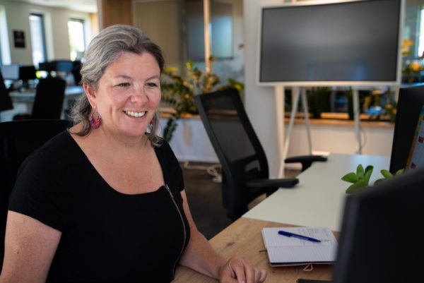 Collaborateurs We Feel Good dans les bureaux. RH et IA